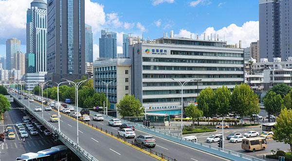 二、武汉普瑞眼科医院2025价格表怎么样？