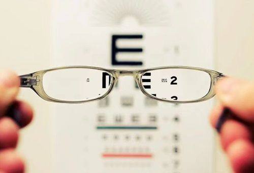 宜春爱尔眼科医院正规吗？正规！它资质齐全、医生专业，真能让患者放心看眼病吗？ 