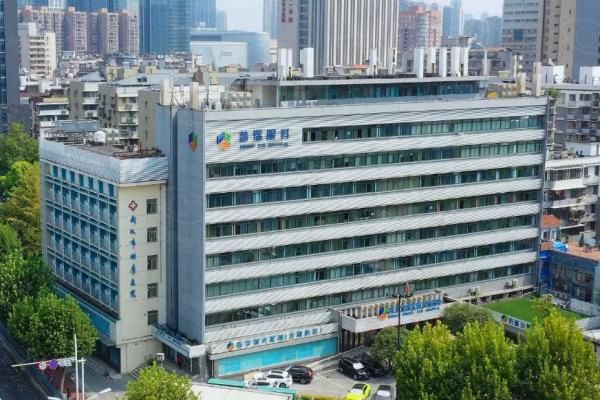 武汉普瑞眼科医院简介：是私立正规靠谱眼科，有张晓农|许泽骏院长亲诊，价格也不贵！web508.com